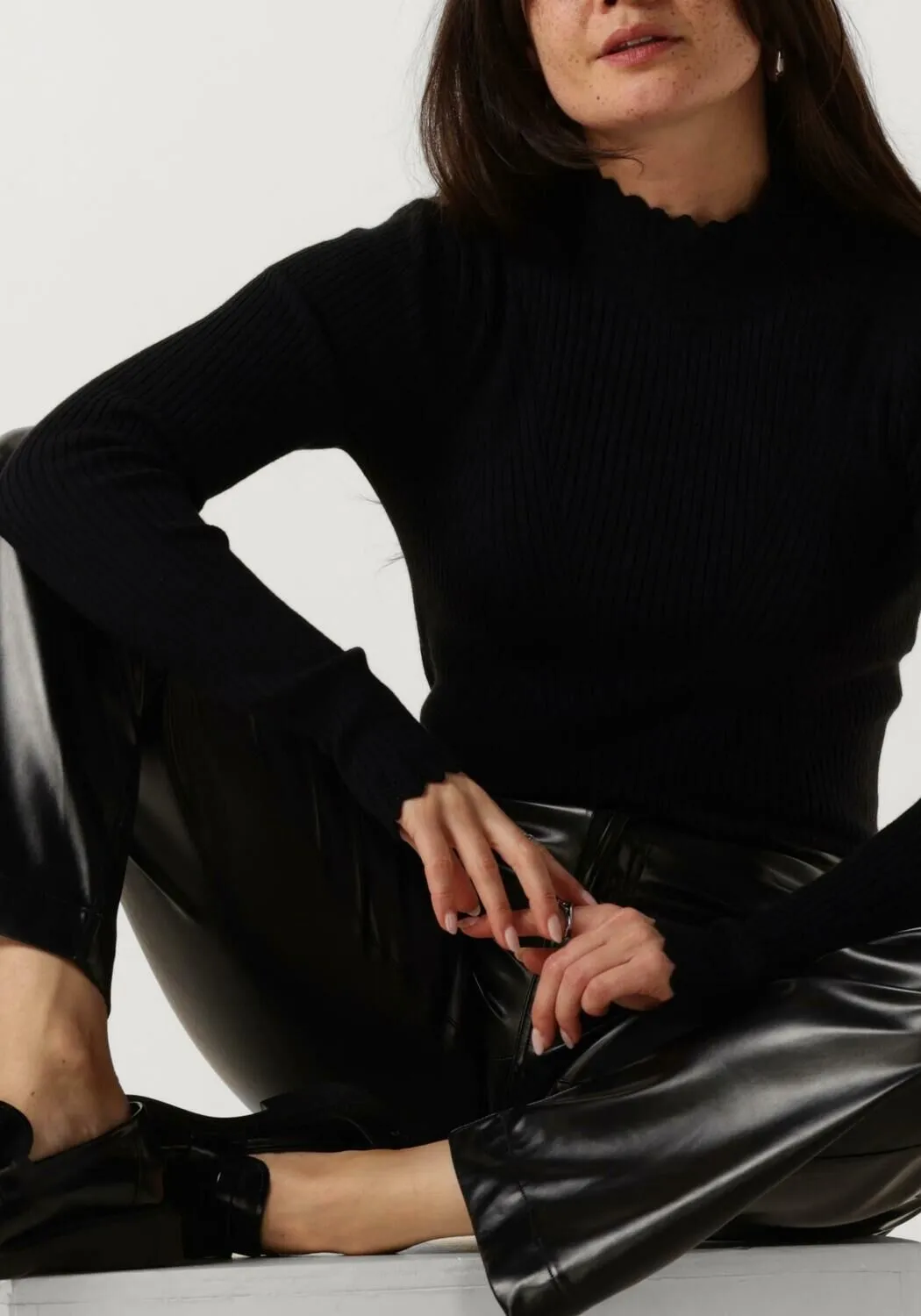aaiko longsleeves vida ruffle vis 301 sweaters en noir
