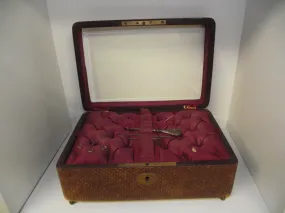 Ancien nécessaire à couture, façon lézard