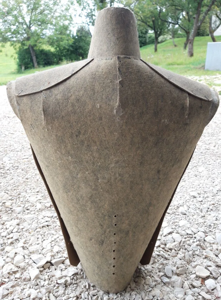Buste en carton années 50