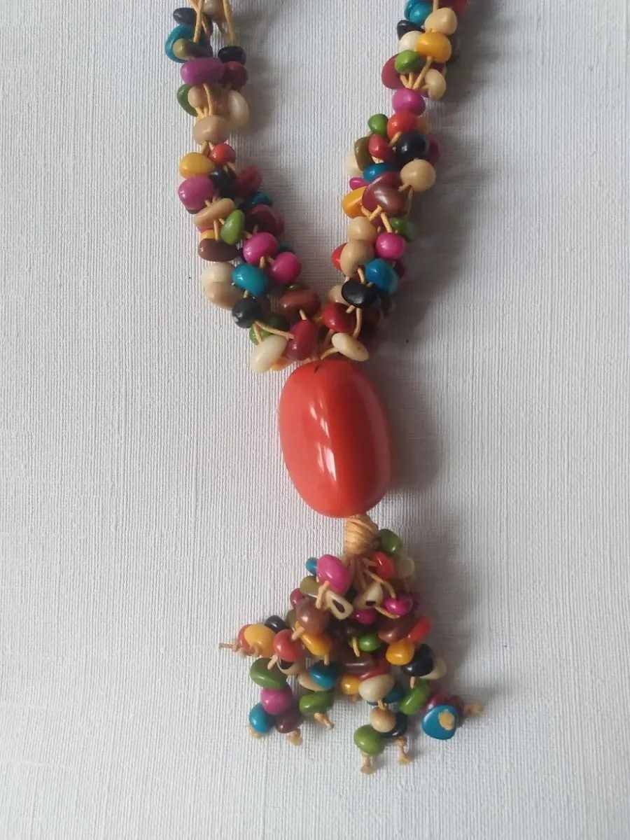 Collier ethnique coloré. Très bon état.