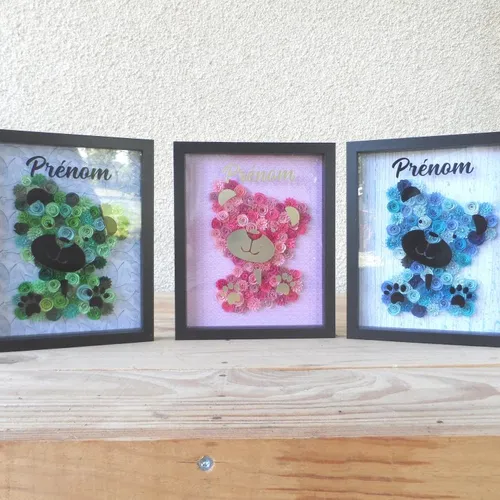 N°130 cadre  noir ourson   à personnaliser (le prénom)  avec des fleurs en papier  vert