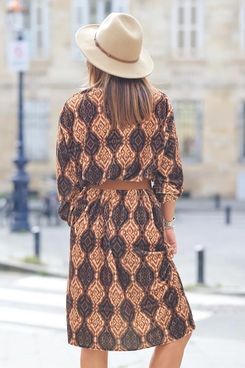 Robe longue en velours ras camel imprimé oriental