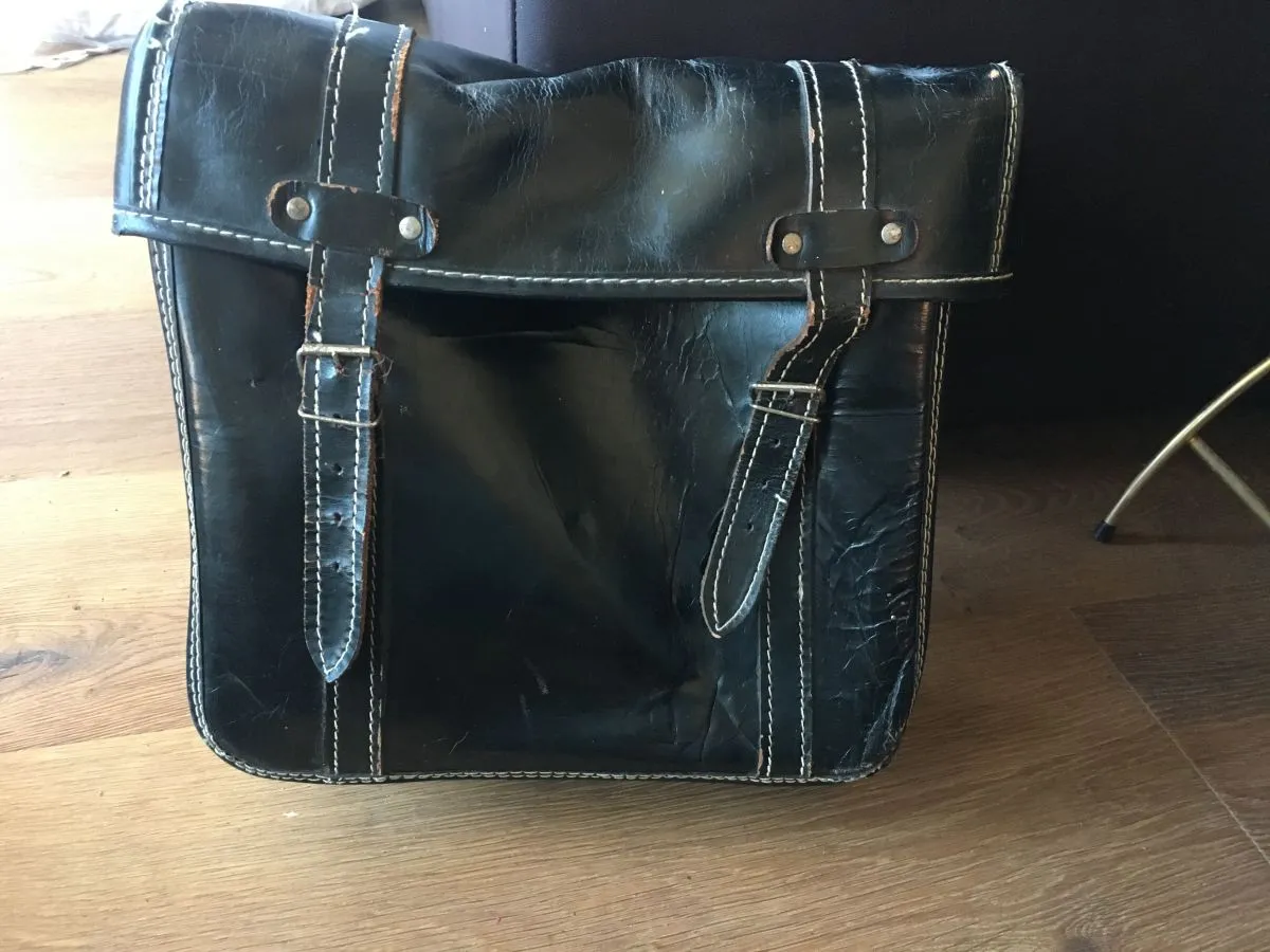 Sacoche cuir et carton vintage