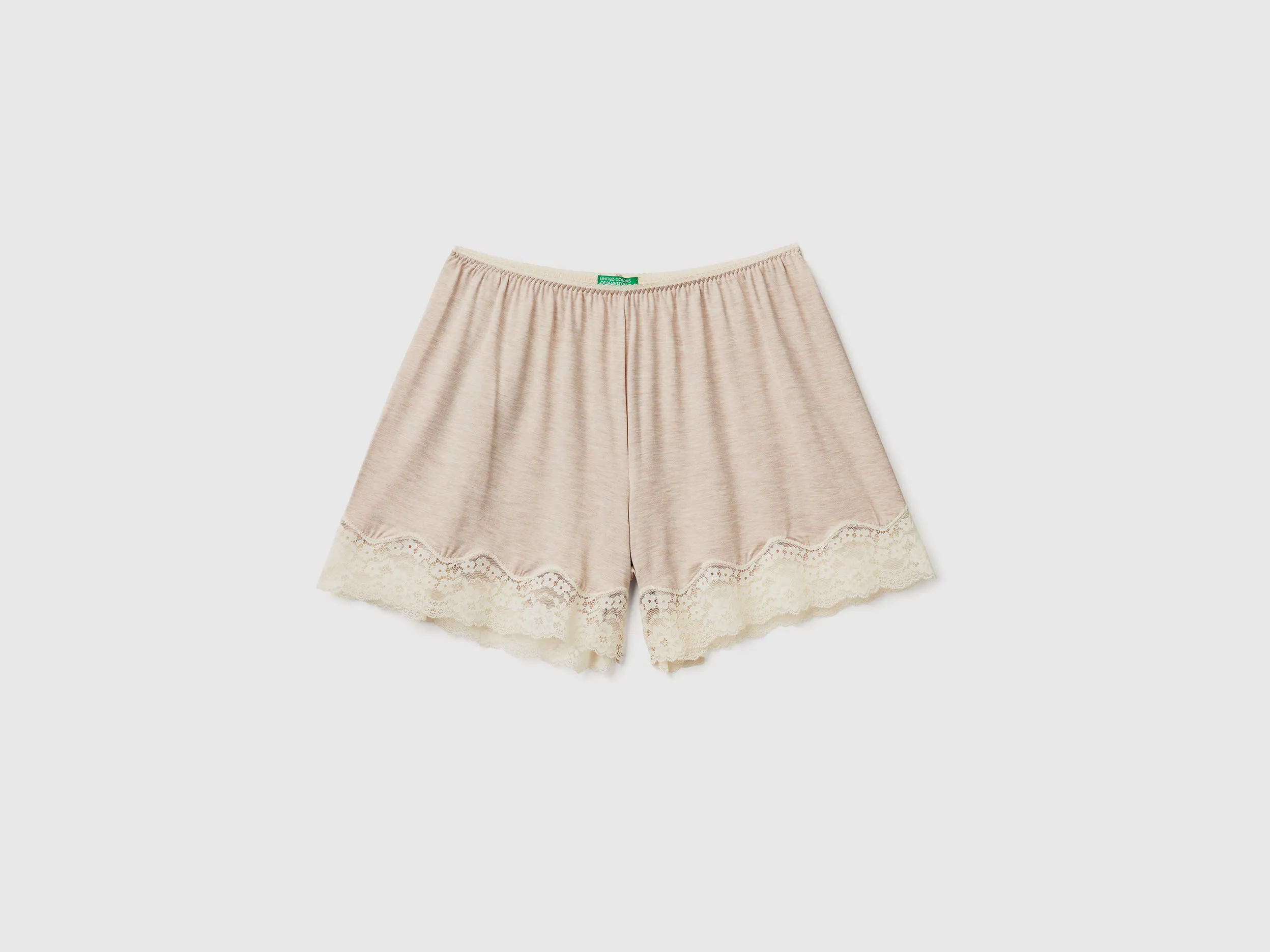 Short fluide à dentelle